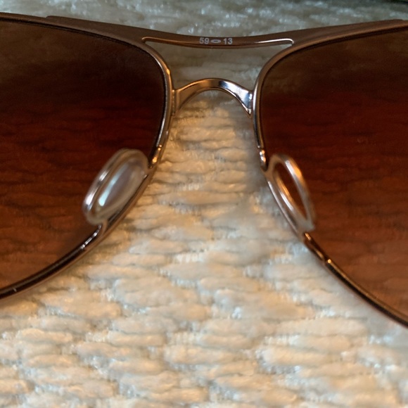 Rose gold Oakley Aviators sunglass 🕶 - Picture 4 of 8